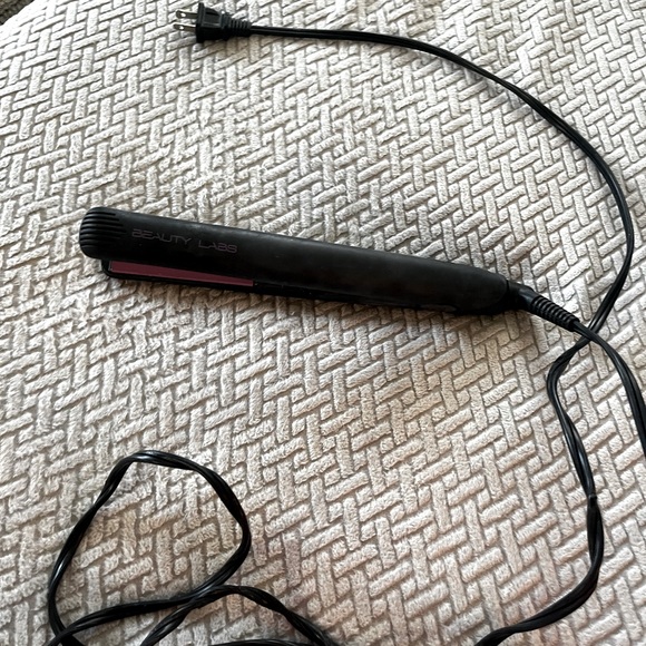 Beauty Labs slim hair straightener - Picture 1 of 3